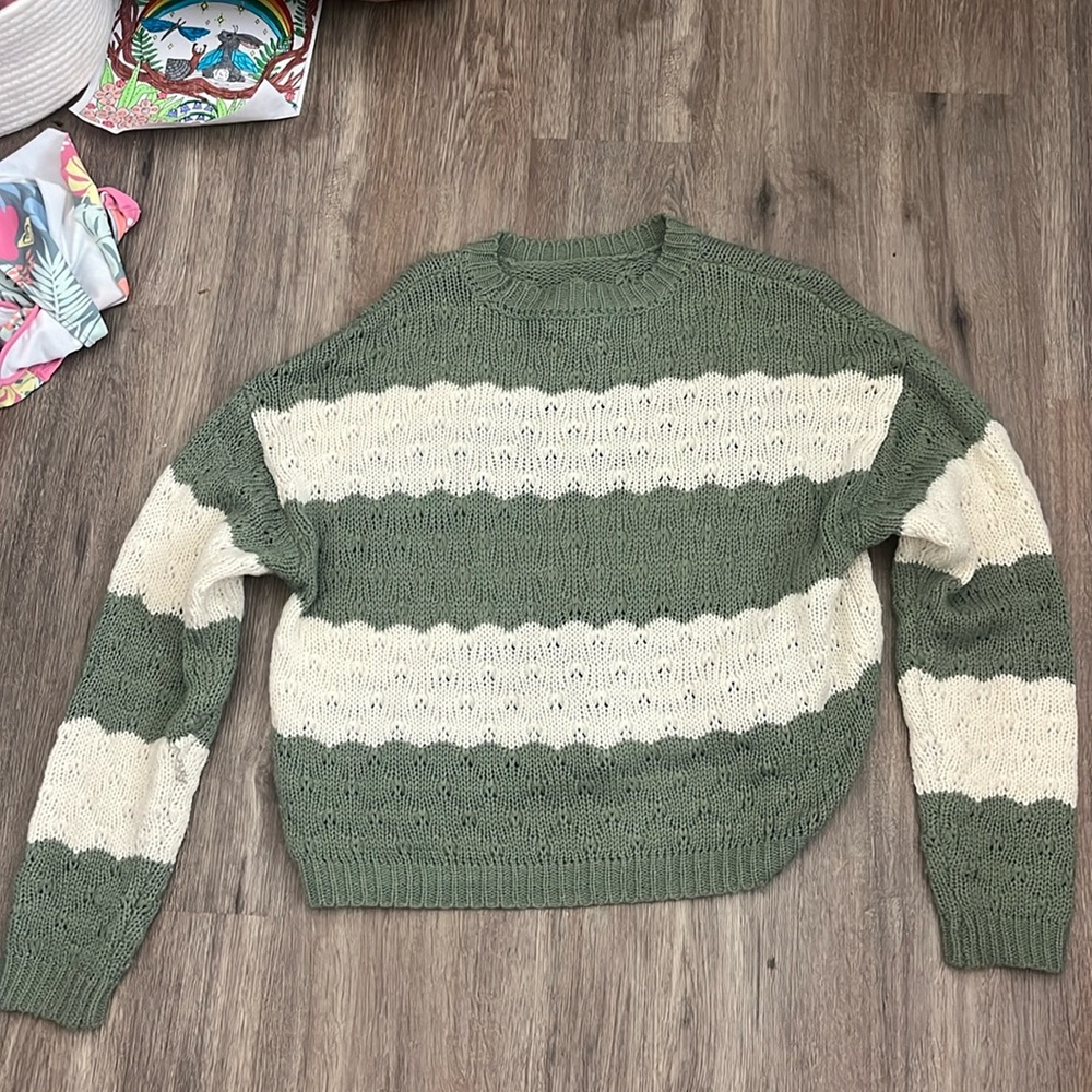 RSQ extra small pull over in green and cream